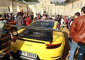 Luxusní supersporty projely západ Čech, milionové rarity přibrzdily v Kynžvartu