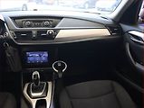 BMW X1 (2013) sDrive18d, Automat - náhled 8