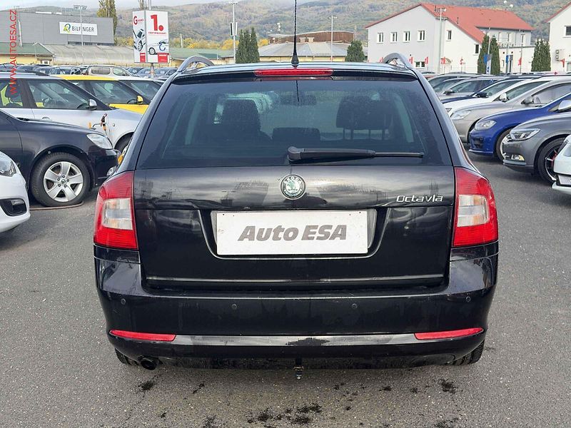 Škoda Octavia (2012) 2.0 TDi, AT, xenon, autoAC - fotka 5 z 17