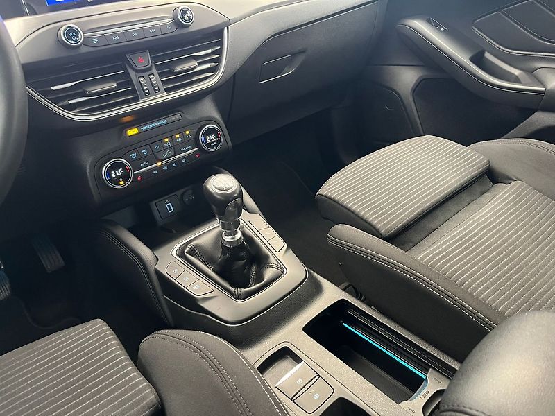 Ford Focus 2.0 EB Titanium manuál 110kW - fotka 27 z 76