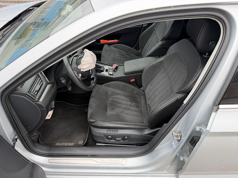 Škoda Superb 2,0TDi 147kW 4x4 automat navi  - fotka 12 z 17