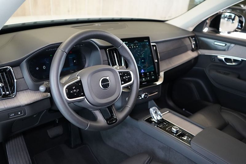 Volvo XC90 T8 PLUS Dark, Vzduch,Ventilace - fotka 19 z 50