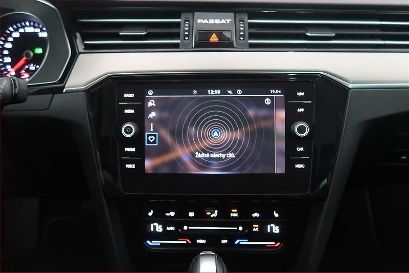 Volkswagen Passat (2021) Elegance 2.0 TDI - fotka 12 z 22
