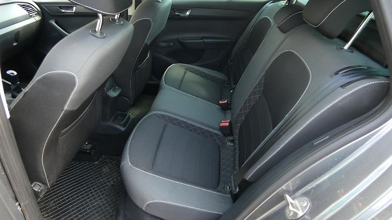 Škoda Octavia Combi 2,0 TDI DSG Style 110 kW - fotka 19 z 25