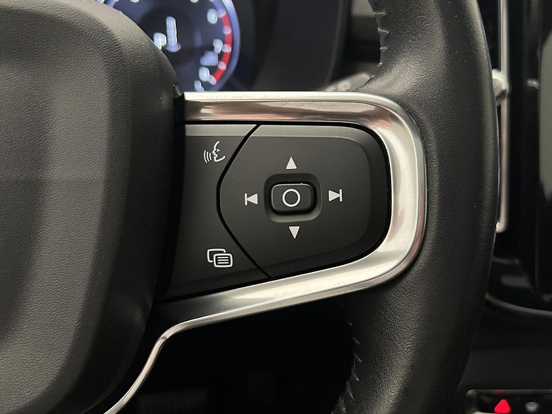 Volvo XC40 T4 INSCRIPTION AUT - fotka 25 z 44
