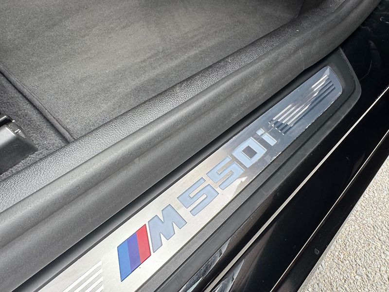BMW Řada 5 (2022) M550i Xdrive - CZ - DPH - fotka 10 z 30