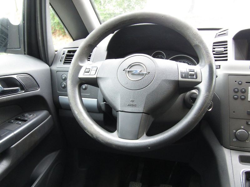 Opel Zafira (2005) 1.6 16V  7 MÍST - fotka 16 z 35