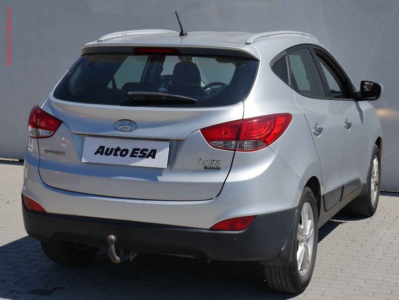 Hyundai ix35 (2012) 1.7CRDi, ČR, AC, TZ, park - fotka 4 z 19