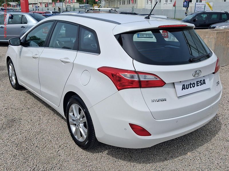Hyundai i30 (2015) 1.6GDi, 2.maj,ČR, AC, výhřev - fotka 6 z 18