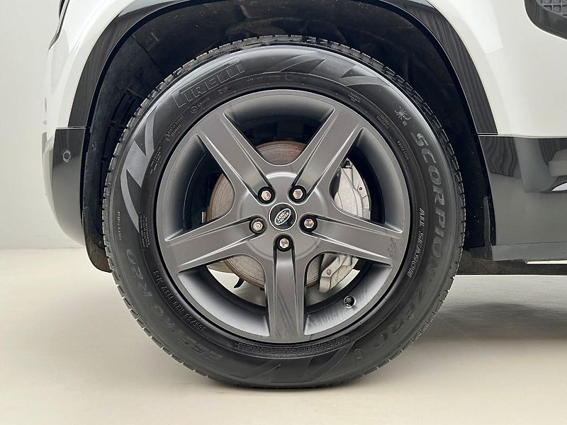 Land Rover Defender 110 D300 X-DYNAMIC SE AWD AUT  - fotka 14 z 43