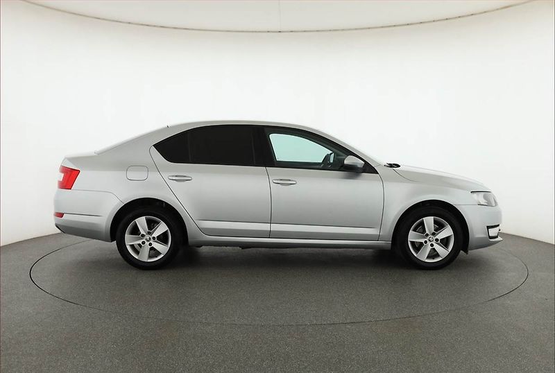 Škoda Octavia (2013) 1.4 TSI, Serv.kniha, Tempomat - fotka 6 z 16