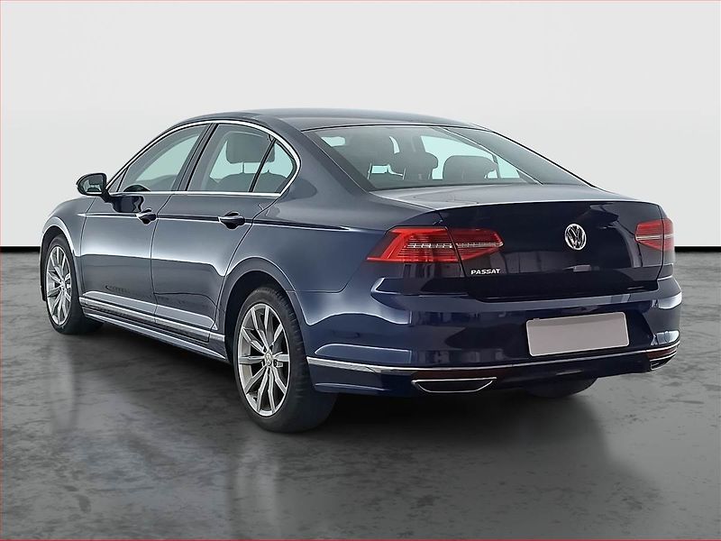 Volkswagen Passat (2018) R-Line 2.0 TDI, Kůže, Tempomat - fotka 4 z 19