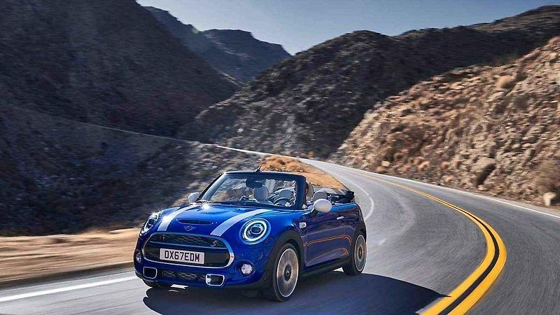 Mini Cooper S a Cabriolet.