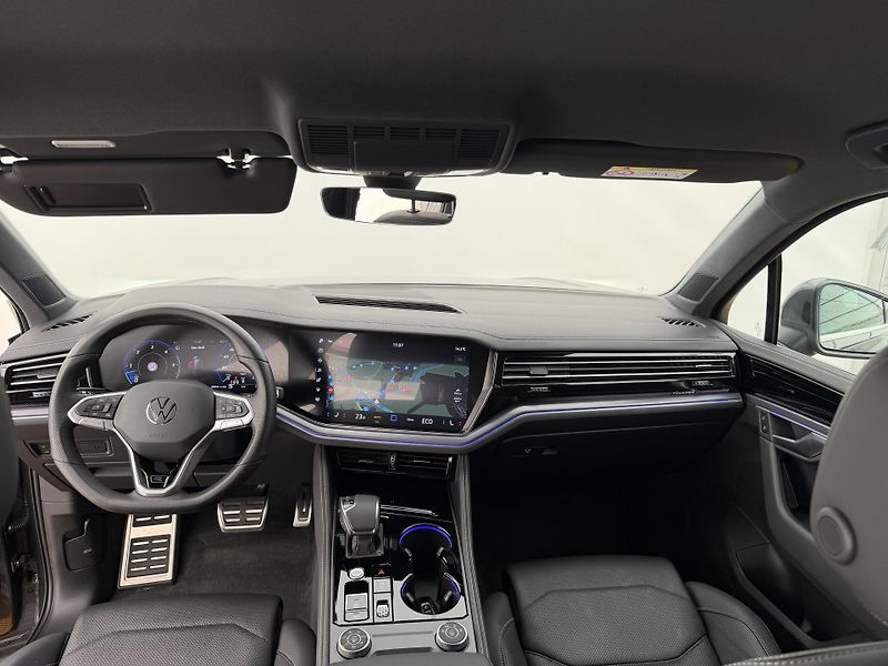 Volkswagen Touareg 3.0Tdi*170kw*DPH*HUD*R-Line* - fotka 22 z 42