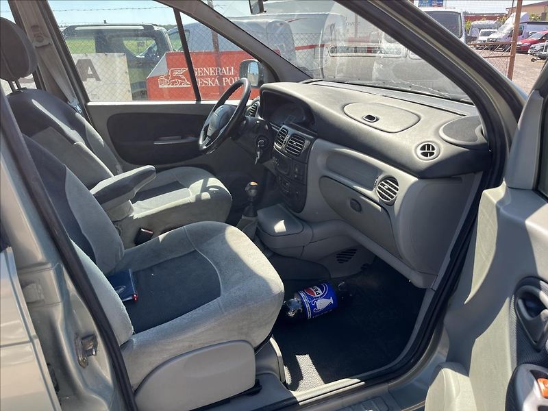 Renault Scénic 2.0 i 16V 4x4 TAŽNÉ STK 2/2028 - fotka 10 z 29