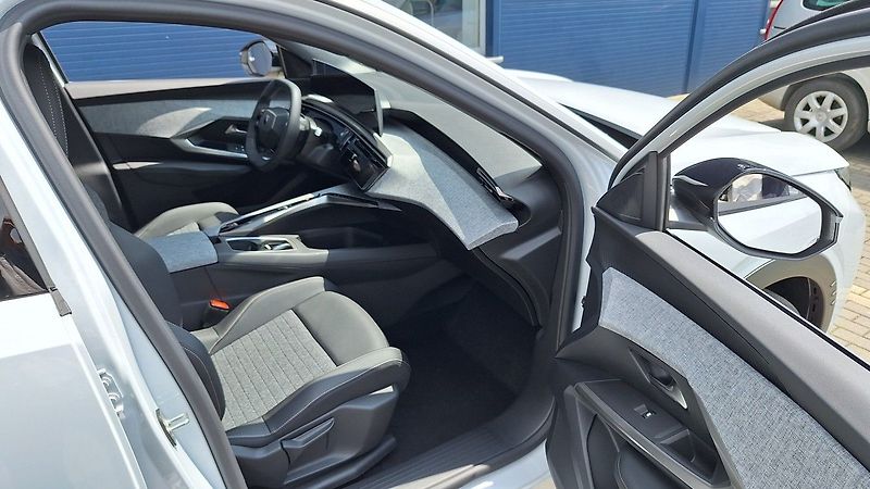 Peugeot 5008 (2025) ALLURE Hybrid 145 e-DCS6 - fotka 18 z 21