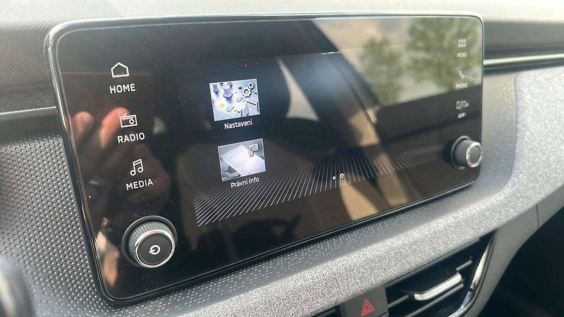 Škoda Scala Selection 1,0 TSI 85kW MT6/Y69 - fotka 13 z 24