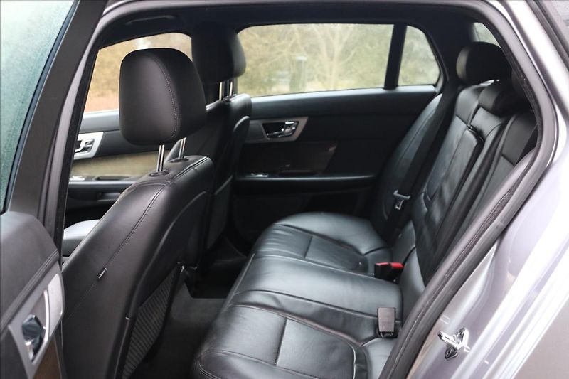 Jaguar XF 3,0 ČR, Automat, Navigace - fotka 41 z 46