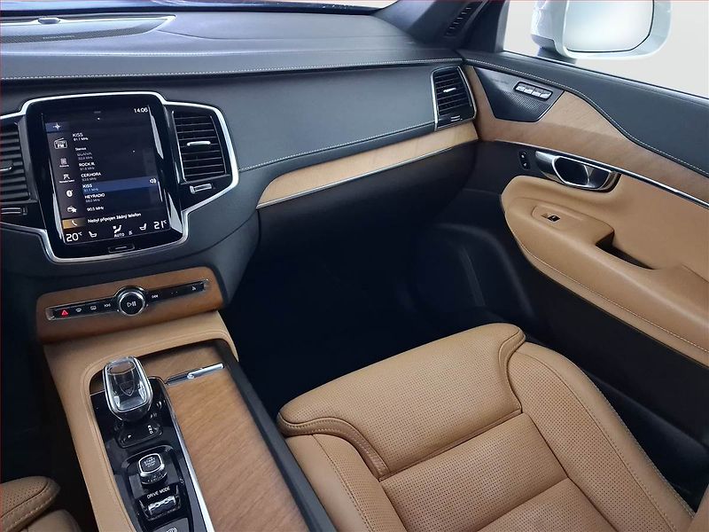 Volvo XC90 (2020) D5 AWD - fotka 8 z 27