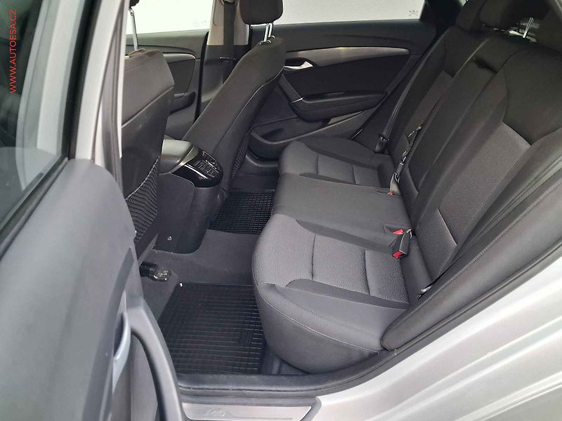 Hyundai i40 (2015) 1.7CRDi, ČR, AC - fotka 10 z 18