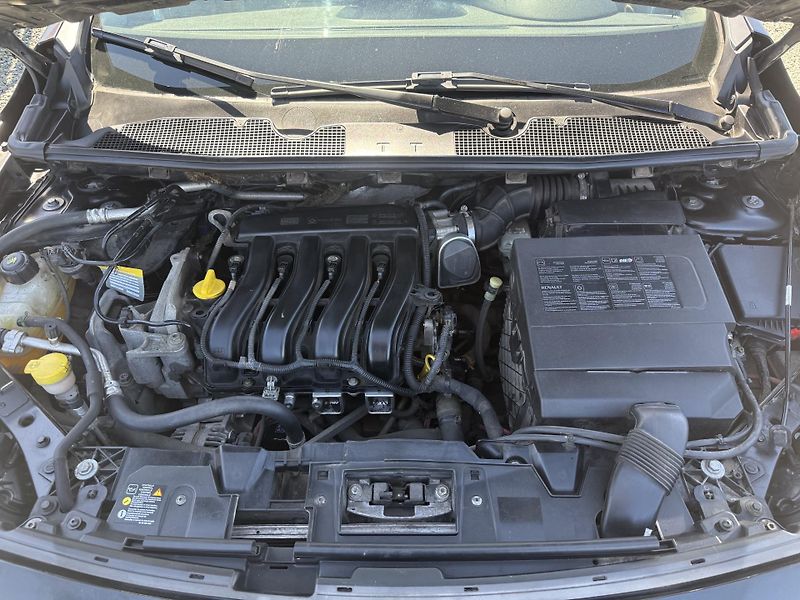 Renault Fluence 1.6 16V DIGIKLIMA NAVIGACE - fotka 13 z 13
