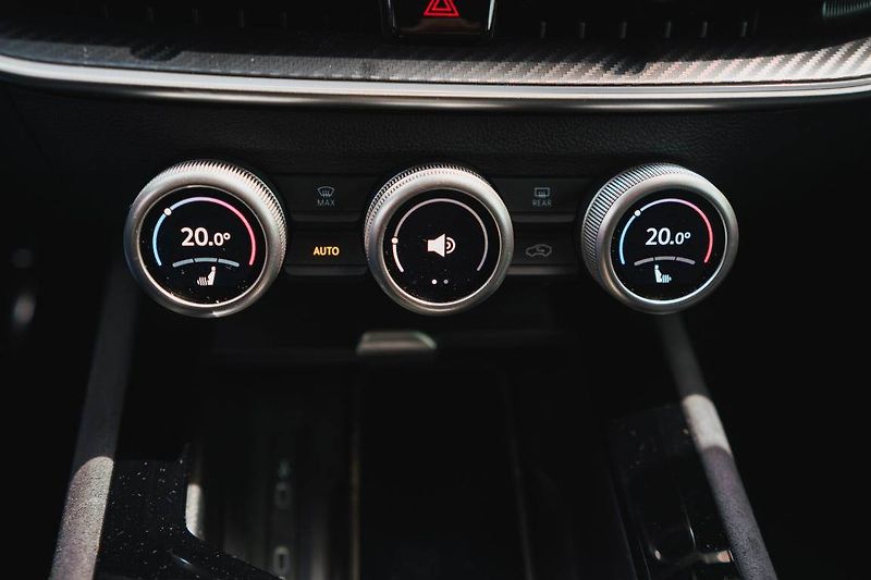 Škoda Superb (2025) 2.0 TDI, Sportline, Navigace - fotka 27 z 31