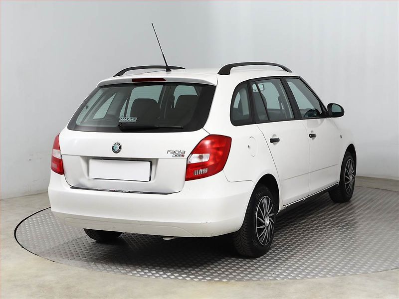 Škoda Fabia (2009) 1.2 12V, po STK, oblíbený vůz - fotka 5 z 11