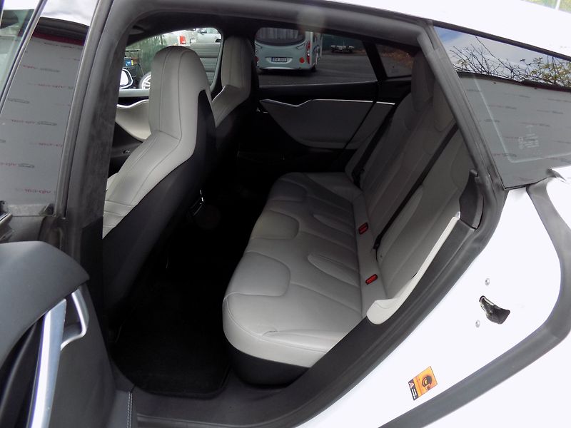 Tesla Model S (2015) 90D/1.Maj.ČR/Ludicrous/762PS/ - fotka 11 z 39