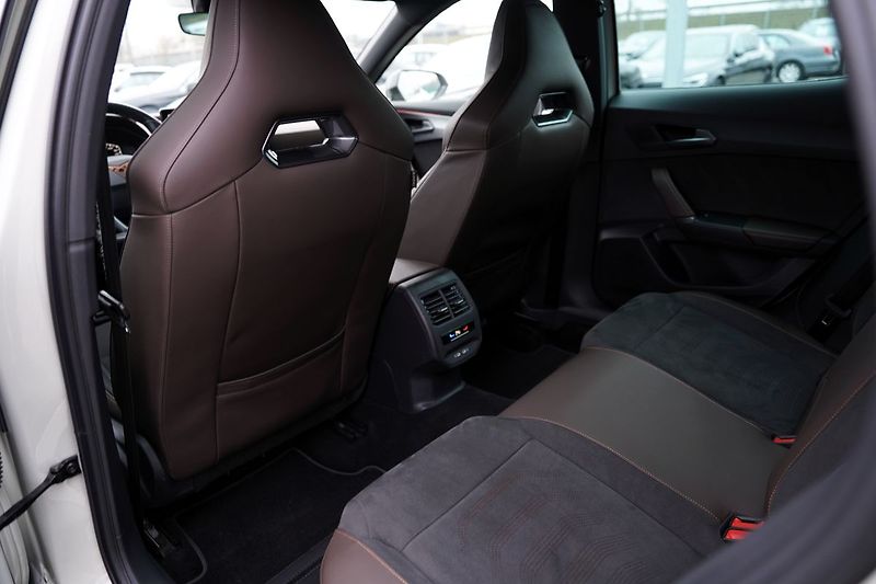 Cupra Formentor VZ5 2.5 TSI DSG 4Drive,Taiga G - fotka 35 z 50