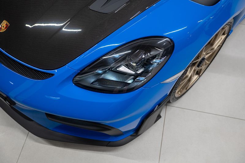 Porsche Cayman (2025) GT4 RS Weissach | PCCB | Lift - fotka 24 z 62