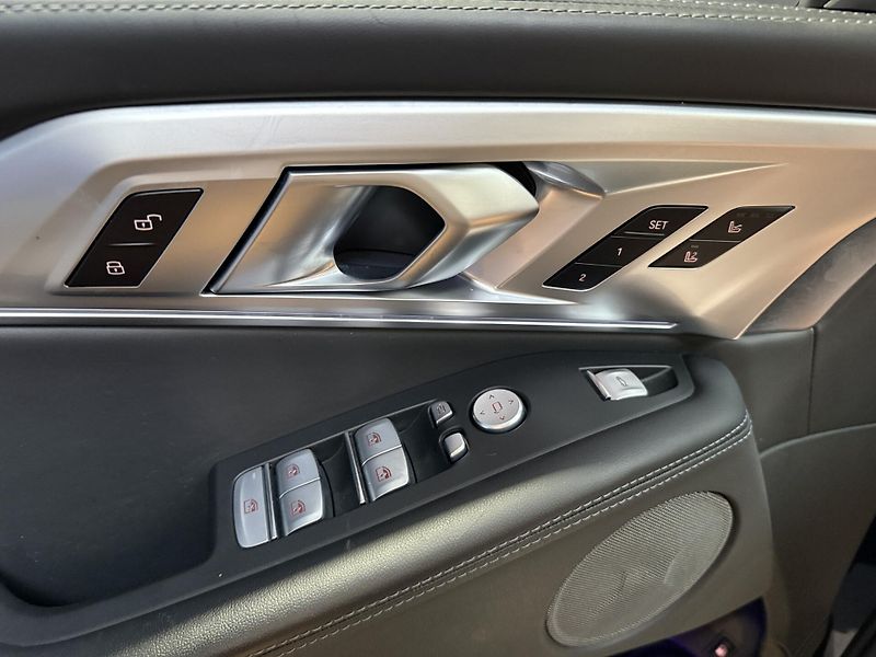 BMW XM 4.4 PHEV - fotka 10 z 15