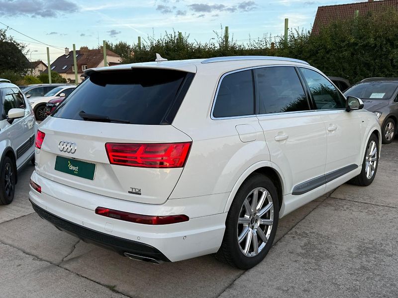 Audi Q7 - fotka 2 z 16