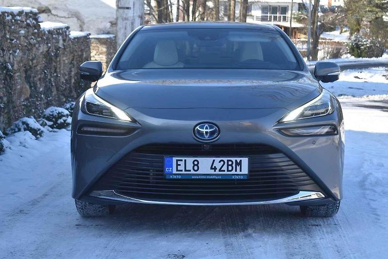 Toyota Mirai je zatím na silnicích bílou vránou