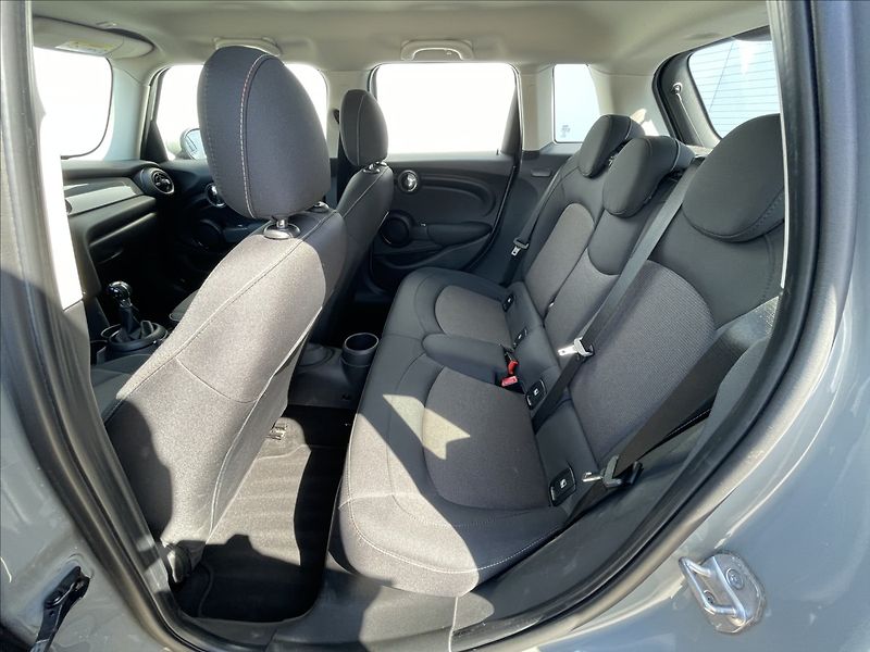 Mini Cooper 1,5 ACC+PDC - fotka 15 z 22