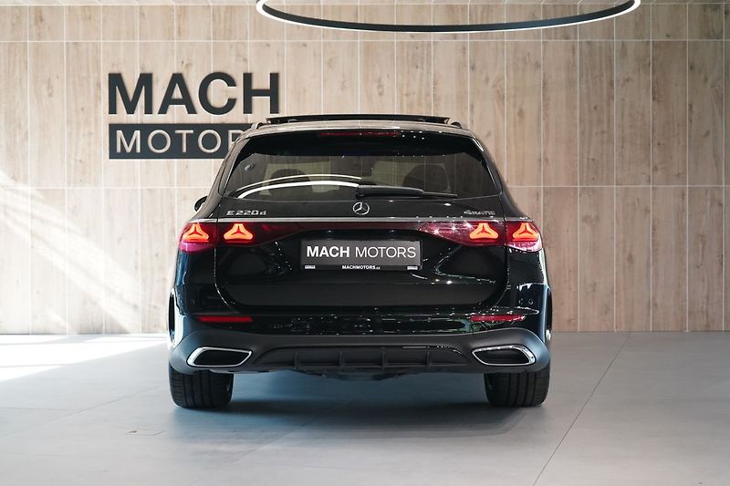 Mercedes-Benz Třídy E 220d 4MATIC AMG, Pano, Tažné - fotka 10 z 49