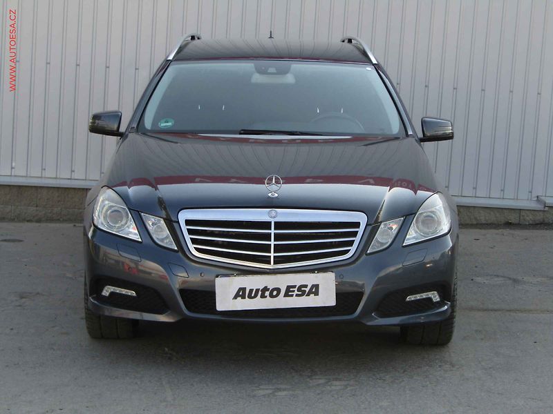 Mercedes-Benz Třídy E (2010) 3.0 CDi E 350 4Matic, ČR - fotka 2 z 24