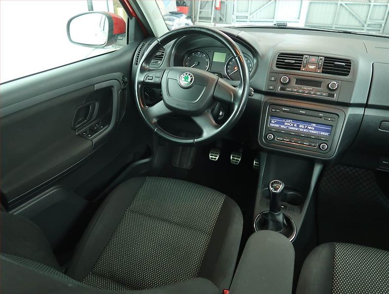 Škoda Fabia (2011) Scout 1.2 TSI, nová STK - fotka 7 z 15