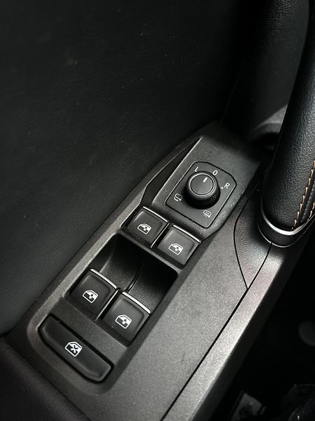 Cupra Leon 1.4 TSI e-Hybrid 150kW TZ DPH - fotka 22 z 29