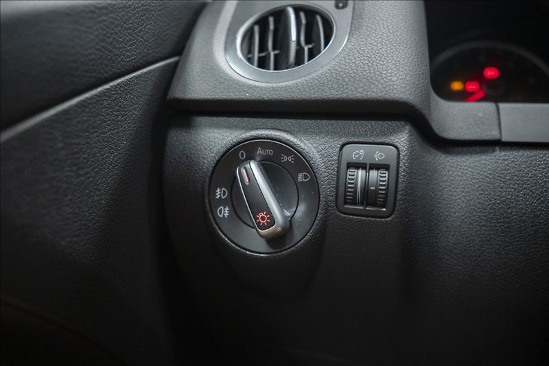 Volkswagen Tiguan 1,4 TSI KAMERA VÝHŘEV TAŽNÉ ČR - fotka 25 z 38