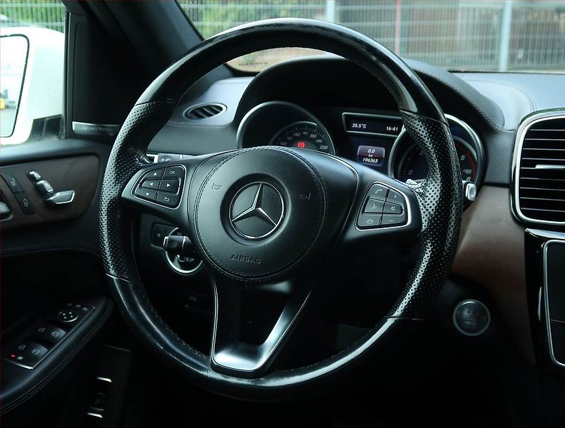 Mercedes-Benz GLS (2016) 350 d 4MATIC - fotka 30 z 30