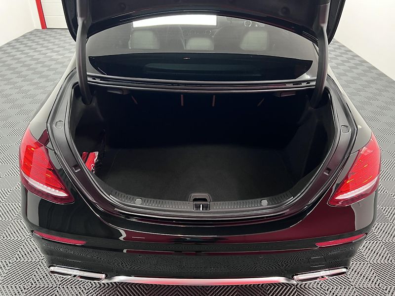 Mercedes-Benz Třídy E E 63s AMG, 4.0i 450 kW 113 Tkm - fotka 20 z 57