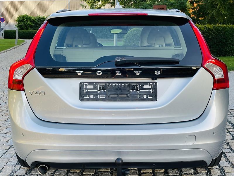 Volvo V60 2.0D4 5V AUTOMAT KAMERA TAŽNÉ - fotka 15 z 43