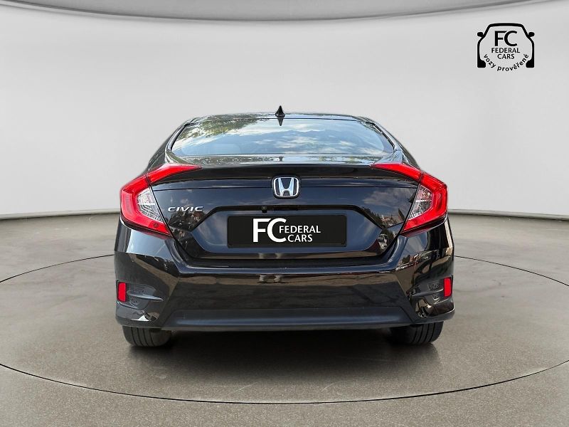 Honda Civic 1.5 VTEC TURBO Executive - fotka 4 z 31