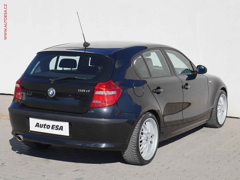 BMW Řada 1 (2008) 2.0d 118d, AC - fotka 4 z 17