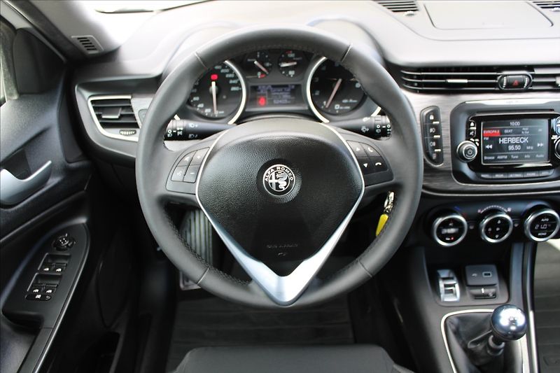 Alfa Romeo Giulietta 1,4 TB  NOVÉ V ČR,1.MAJITEL - fotka 10 z 29