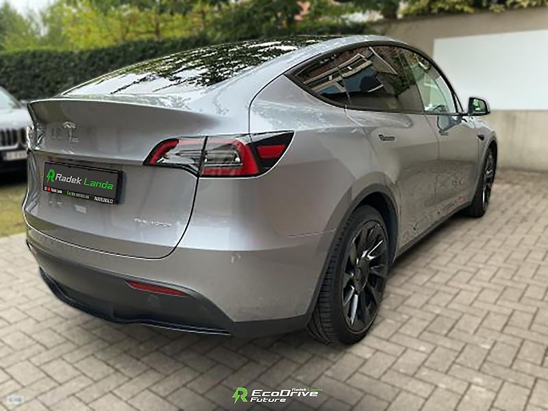 Tesla Model Y (2023) Long Range AWD 4×4 - fotka 5 z 10