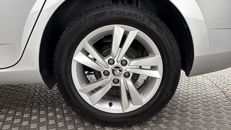 Škoda Fabia 1.0 TSI Ambition Combi - fotka 19 z 24
