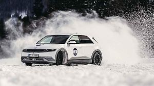 Testování vozů Hyundai s pohonem 4x4 na sněhu a ledu