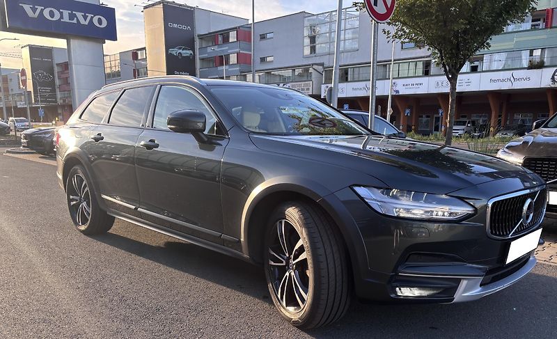 Volvo V90 (2018) 2.0 S90/ /147kW - fotka 9 z 19