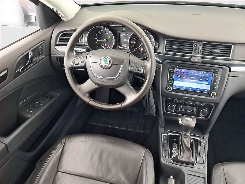Škoda Superb (2012) Laurin&Klement 2.0 TDI - fotka 7 z 18